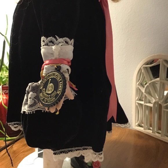 Brinn's 1988 Lindsey Collectible, Porcelain Doll - Picture 7 of 8